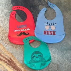 3 silicone bibs